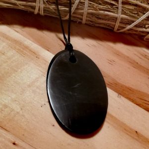 Pendentif ovale en SHUNGITE